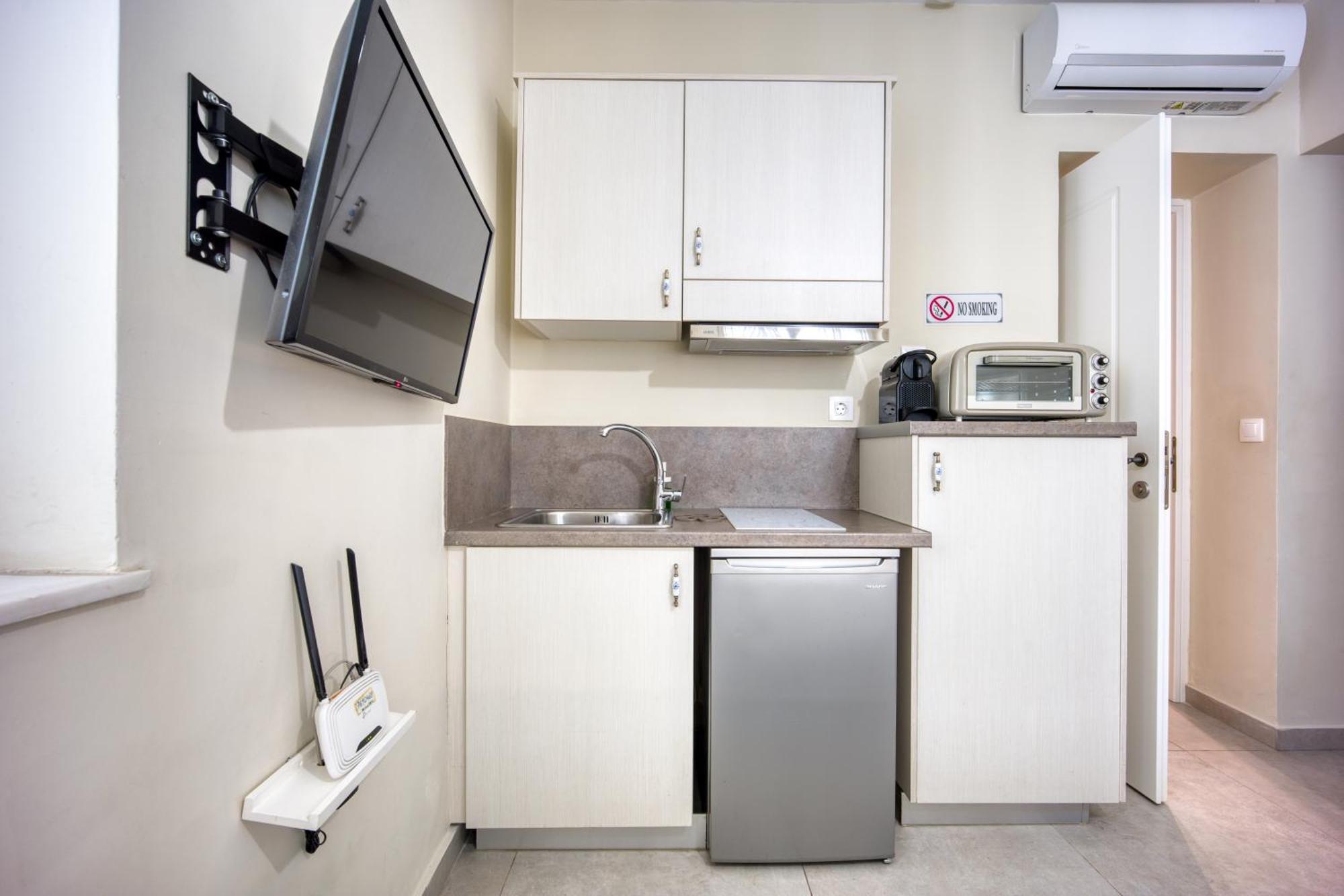 Bentzi...Boutique Apartment 1, Classic Double With Kitchenette, 2 Guests Афины Экстерьер фото